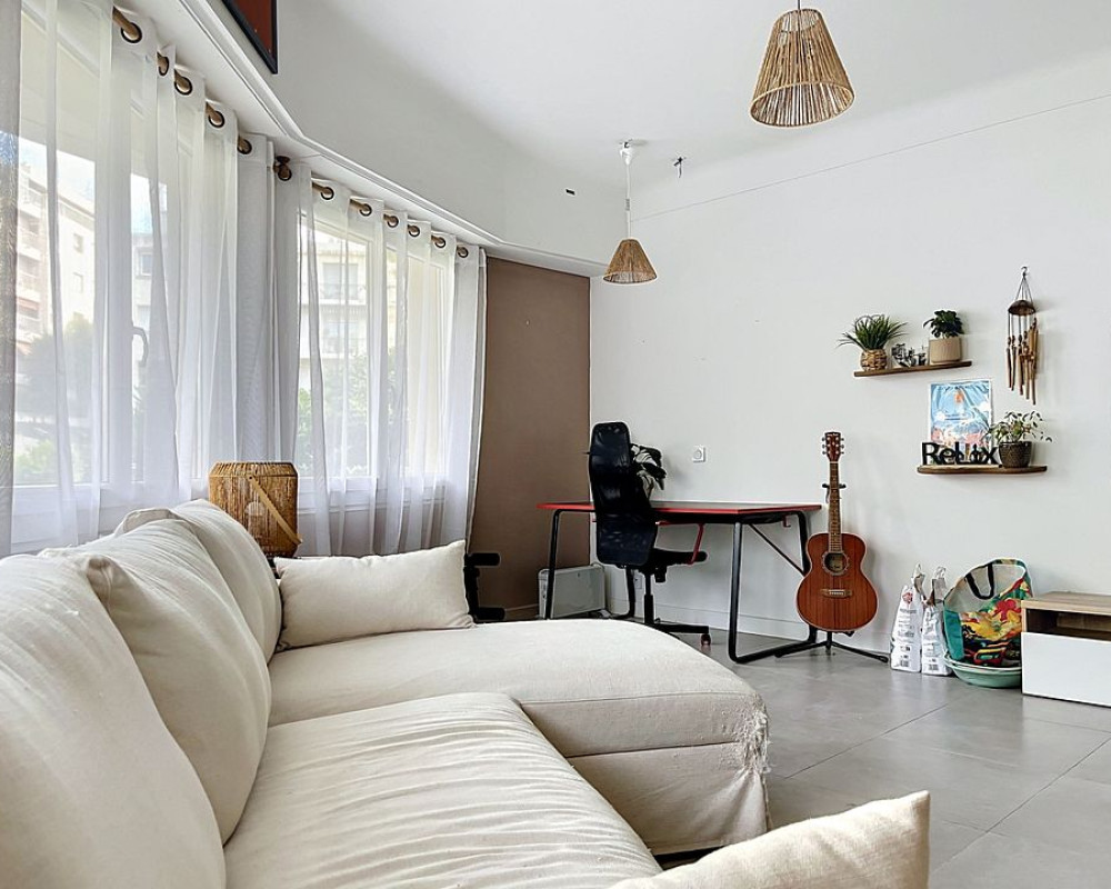 Apartment  - 2 rooms  - 62.08 m² -  €364,000 - For sale 