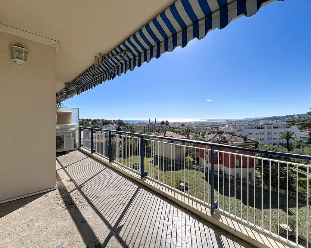 Apartment  - 3 rooms  - 81.21 m² -  €575,000 - For sale 