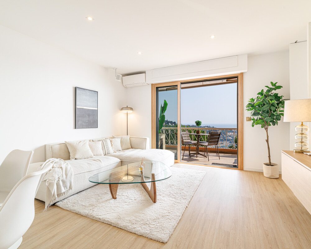 VILLEFRANCHE SUR MER - Corne d'Or - Magnificent, fully renovated 3-room apartment with terrace and panoramic sea view 