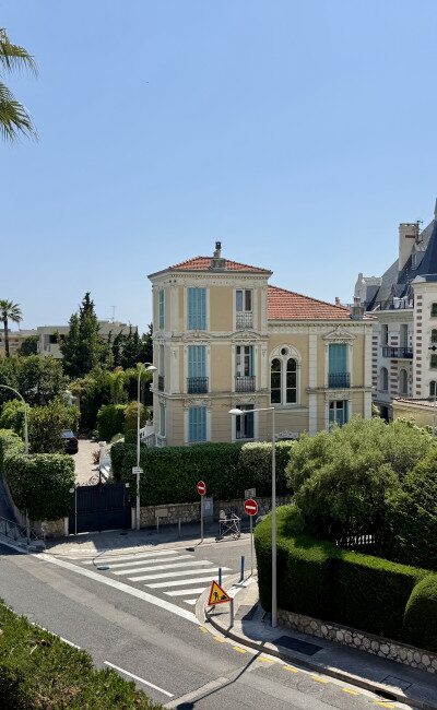 Panoramic view over Nice and the sea from an apartment for sale in Cimiez