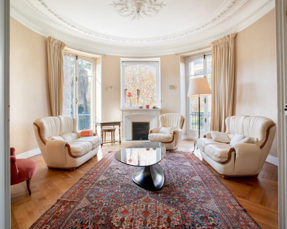 NICE - Dubouchage - Magnificent 180 sqm 7-room apartment in a character residence in the heart of the city