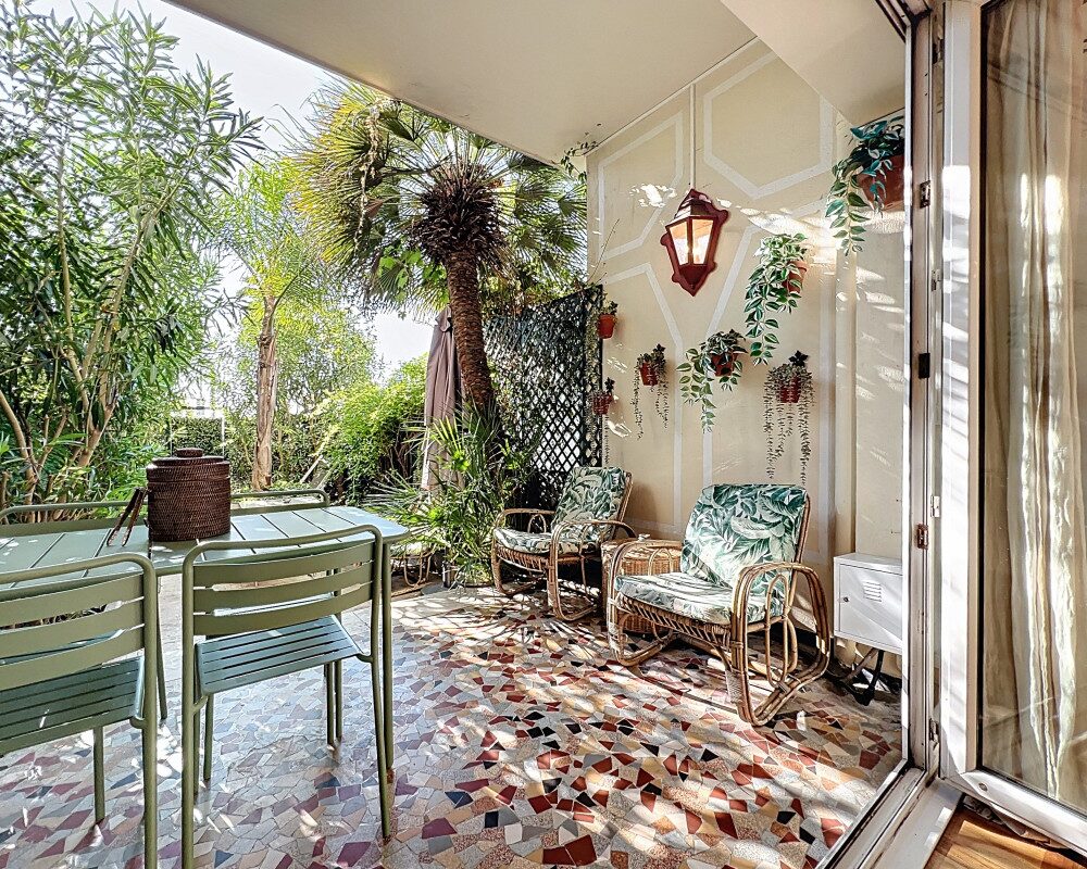 Nice Promenade des Anglais - Beautiful 3-room apartment, 72 m² with garden on the seafront