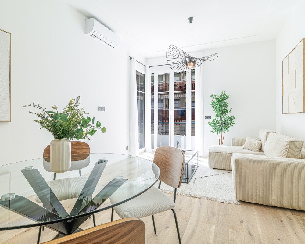 Nice - Promenade des Anglais - Beautiful 2-bedroom apartment of 59 sqm with terrace and sea view