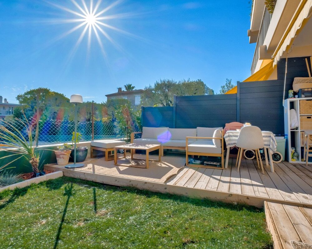 Antibes Peyregoue - Superb Garden-Level Apartment in a Secure Residence with Sea View