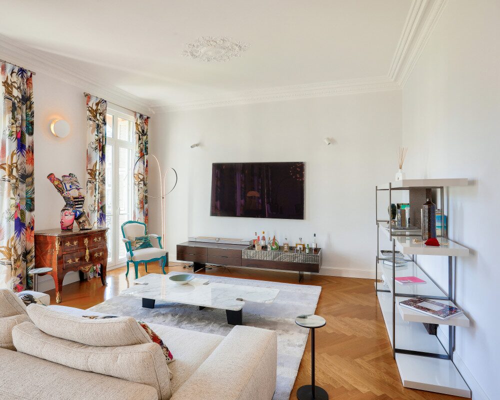 Exceptional 171 mÂ² apartment located in the heart of the Musicians' Quarter with a view of the Mozart Gardens