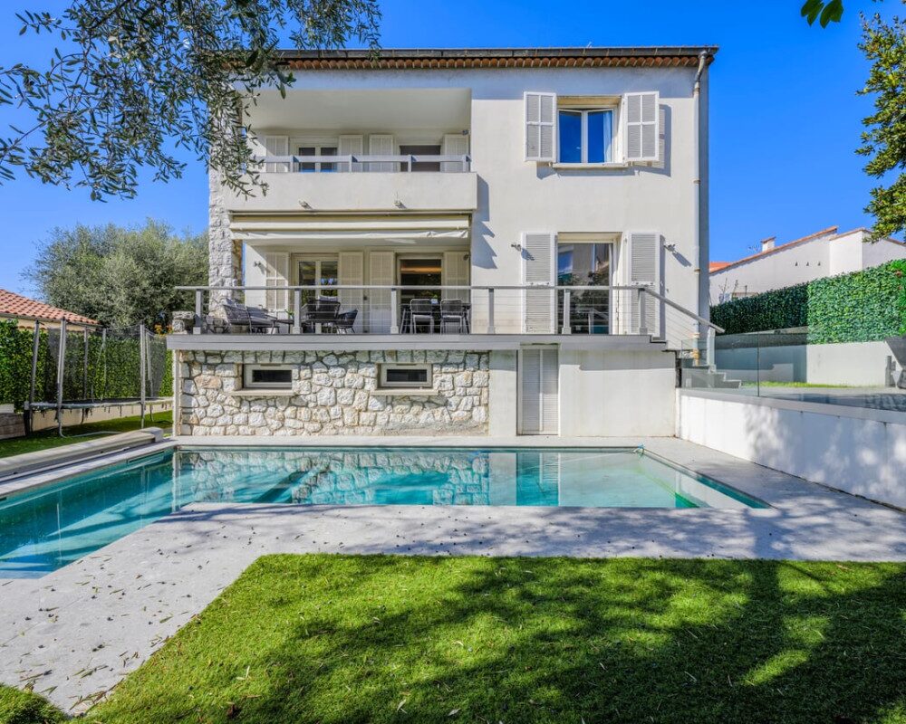 House  - Bastide / Mas  - 7 rooms  - 287.58 mÂ² -  â¬1,990,000 - Under agreement 