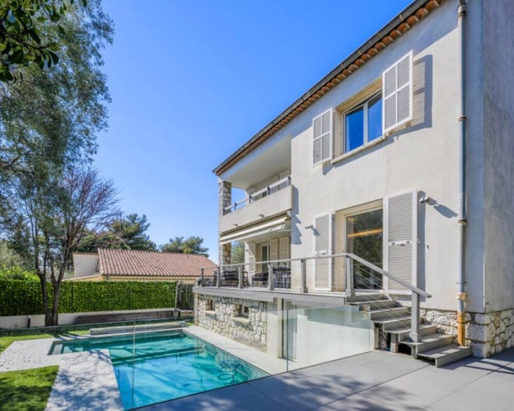 House  - Bastide / Mas  - 7 rooms  - 287.58 mÂ² -  â¬1,990,000 - Under agreement 