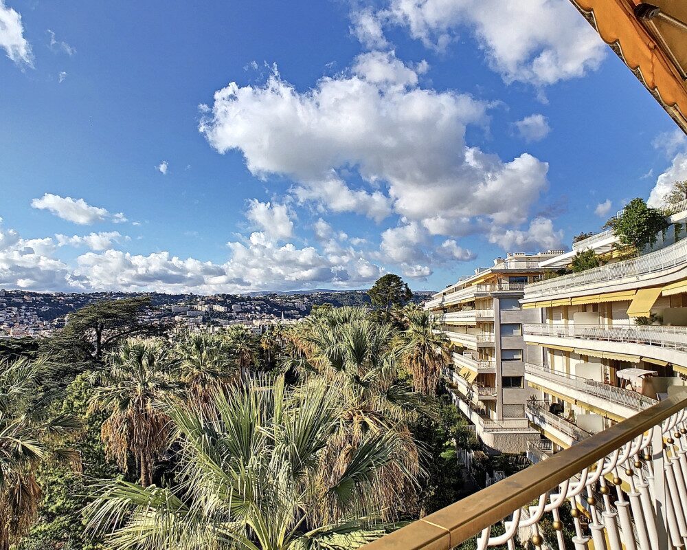   Lower Cimiez - In Luxurious Residence, beautiful One Bedroom 64 sqm High Floor Close to Amenities  