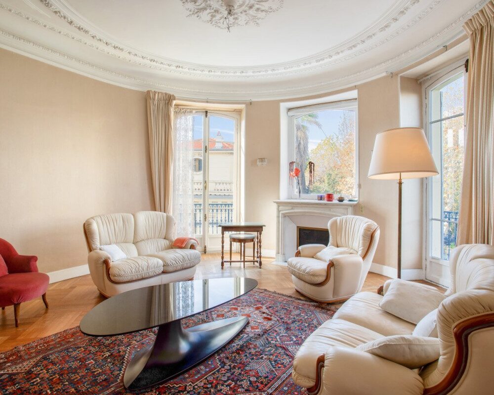 NICE - Dubouchage - Magnificent 180 sqm 7-room apartment in a character residence in the heart of the city