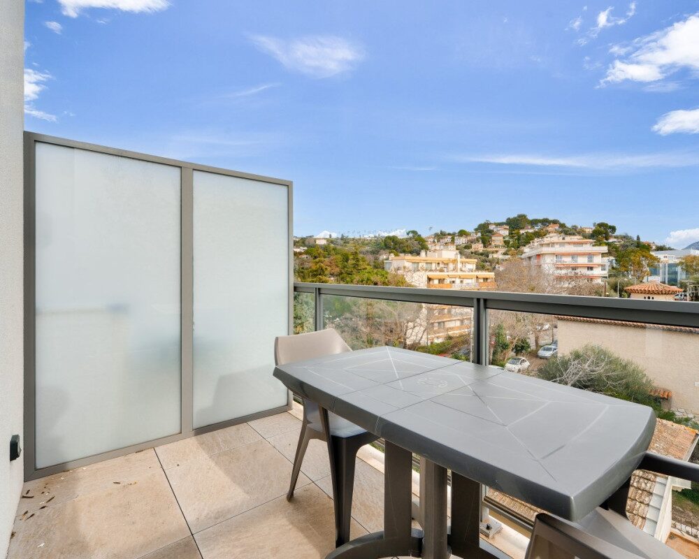 NICE - Cimiez - Beautiful 26 sqm studio flat on the top floor in a recent residence 