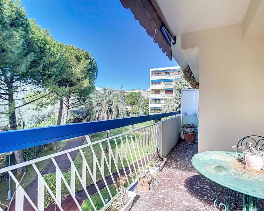 Nice Cimiez Flirey - Spacious 60 sqm One Bedroom Apartment in a Quiet Secure Residence      
