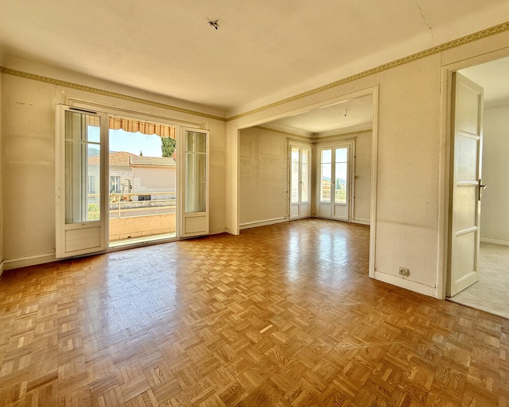 Nice Cimiez - 3/4 corner rooms on a high floor to renovate