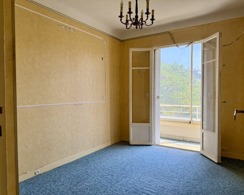 Nice Cimiez - 3/4 corner rooms on a high floor to renovate