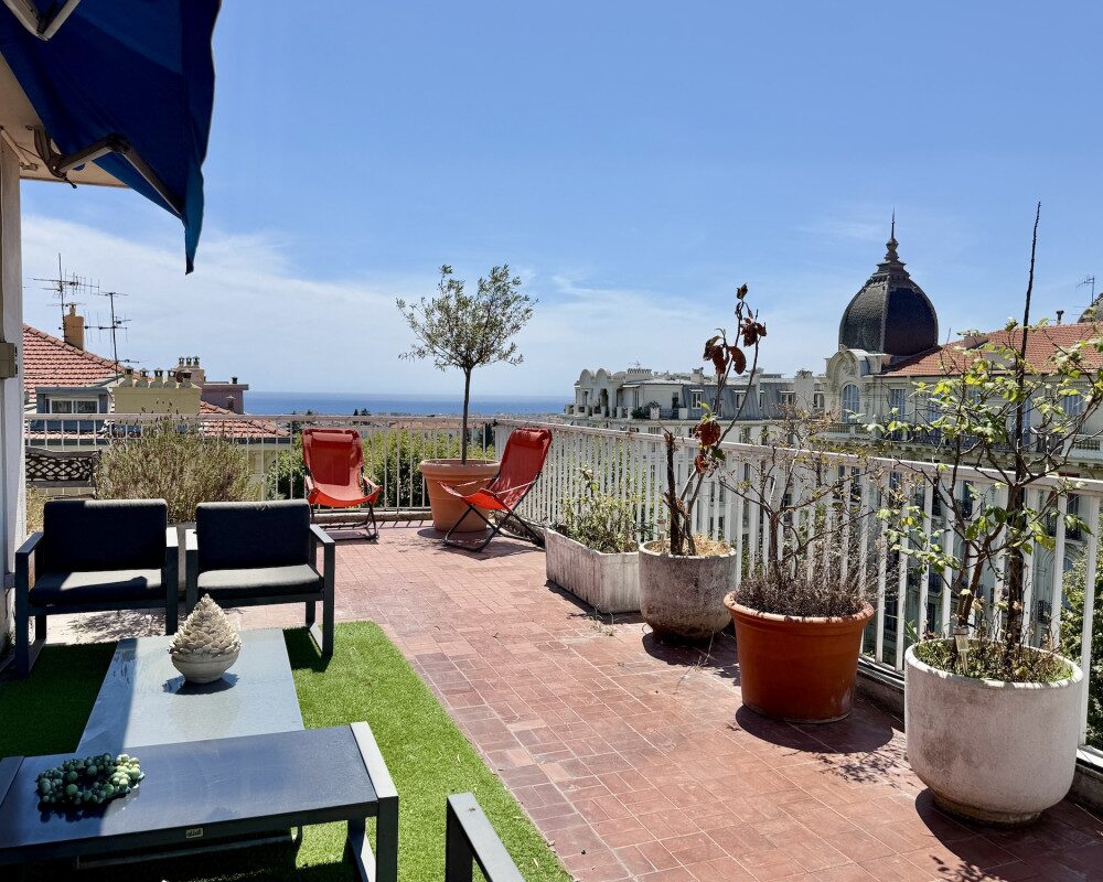Historic Cimiez â Top Floor with Circular Terrace, Sea View and Belle Ãpoque Palaces
