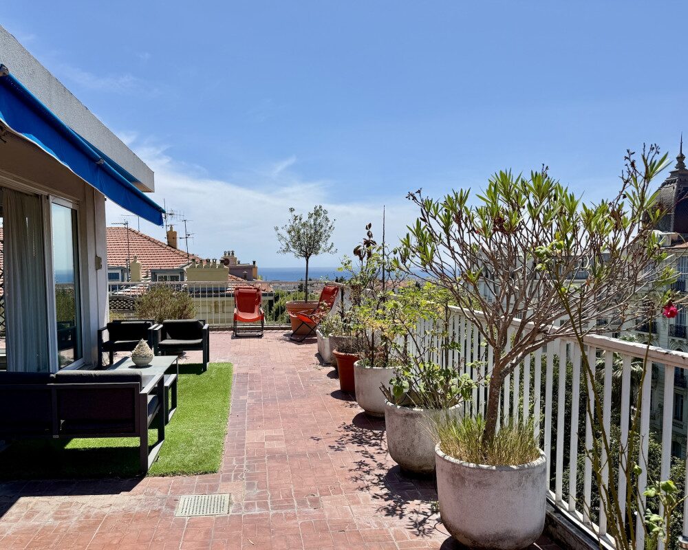 Historic Cimiez â Top Floor with Circular Terrace, Sea View and Belle Ãpoque Palaces