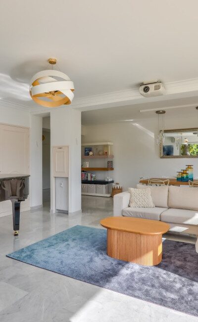 Renovated apartment in Nice Cimiez with modern features, air conditioning, and home automation for sale