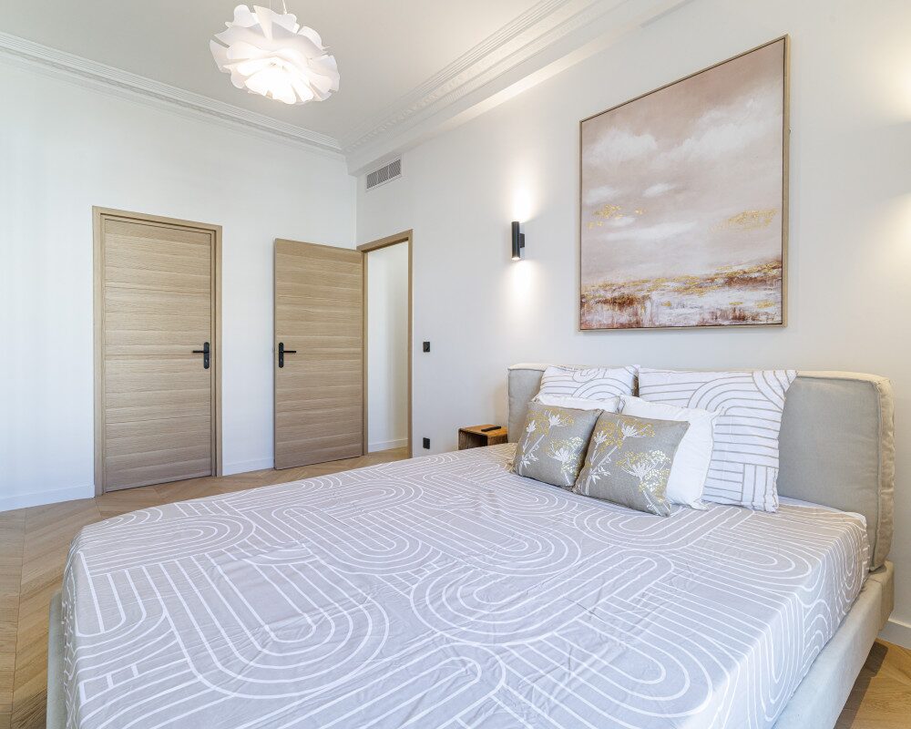 Nice â CarrÃ© dâOr â Spacious 4-room apartment of 120sqm,  fully renovated, with dual aspect