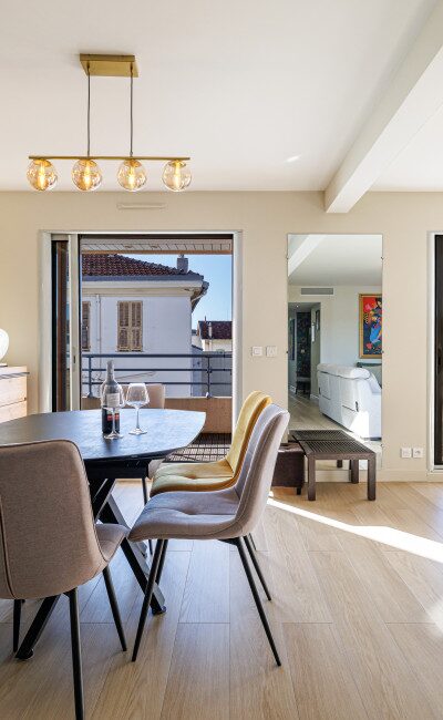 Bright living room in an apartment in Nice Carré d’Or with modern kitchen