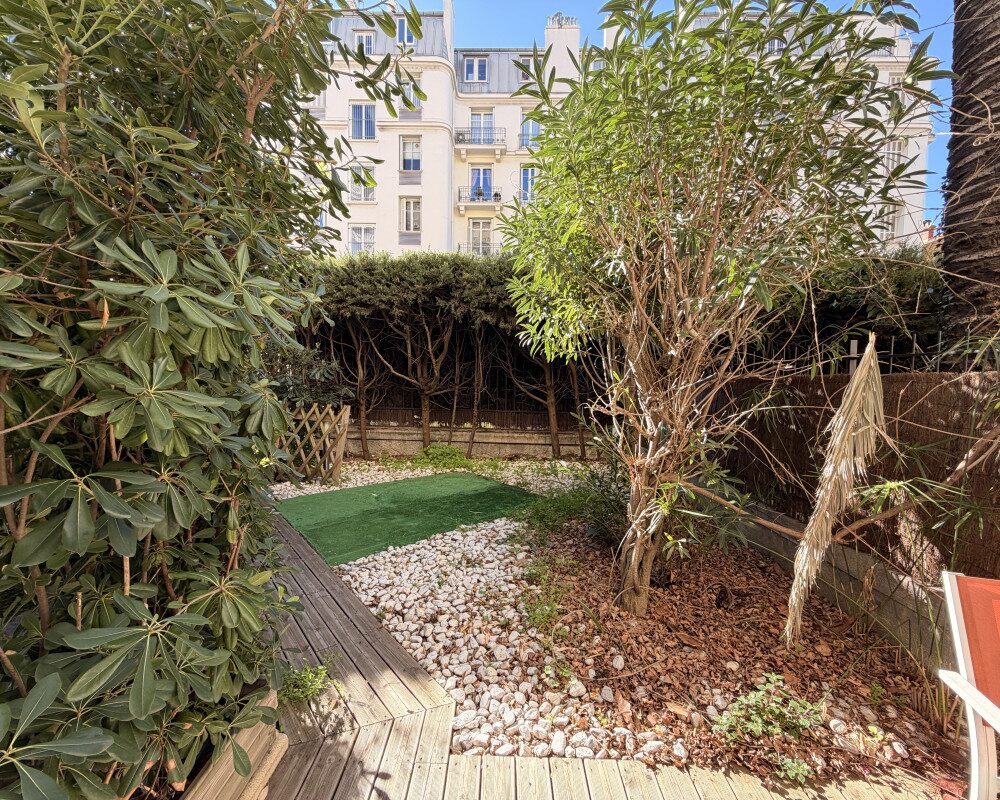 Elegant 1 bedroom apartment with private garden in the historic heart of Cimiez 