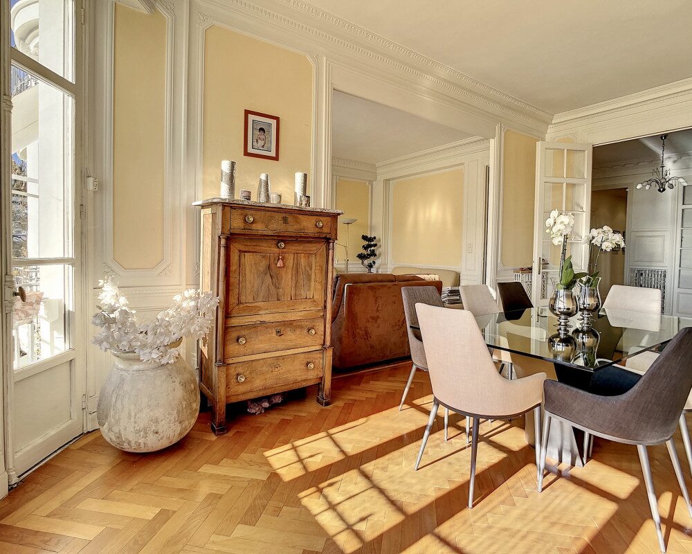 Coeur Cimiez - Beautiful 4 Bedroom Apartment of 140 sqm in High Floor with Sea View and Parking       