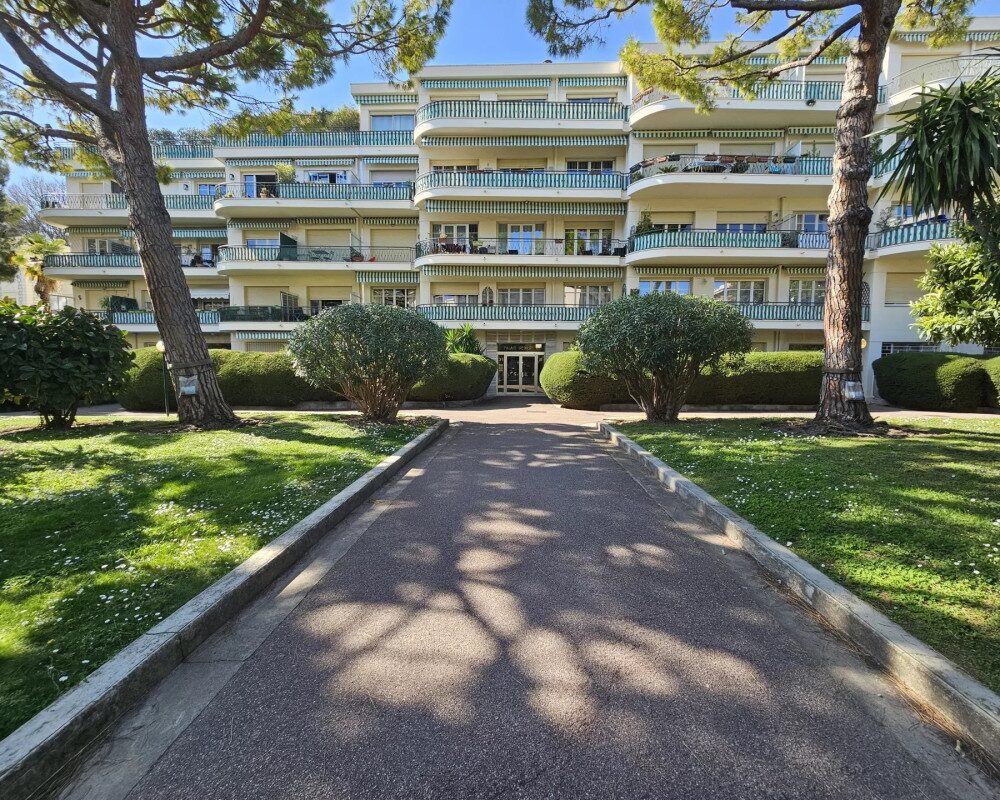 Apartment  - 3 rooms  - 58.05 mÂ² -  â¬390,000 - For sale