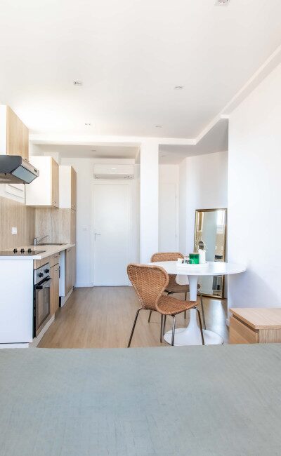 Nice Gambetta Renovated Top Floor 1-Bedroom Apartment