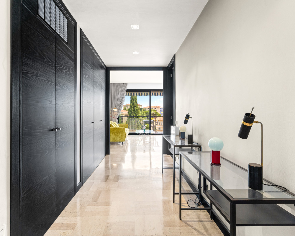 Apartment  - 2 rooms  - 72.45 m² -  €2,100/month CC - To rent 