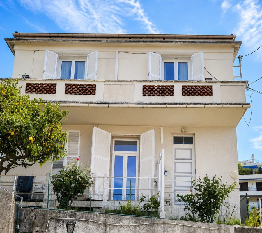 Apartment  - 4 rooms  - 101.0 mÂ² -  â¬695,000 - For sale 