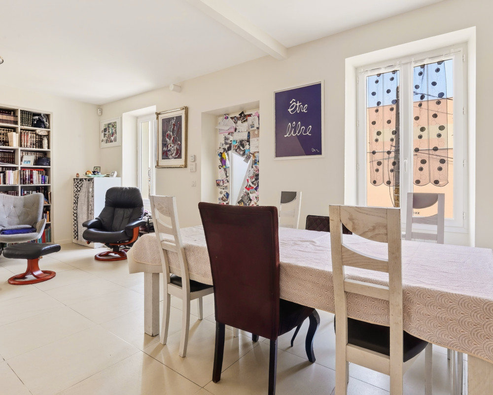 House  - 5 rooms  - 110.0 m² -  €760,000 - For sale 