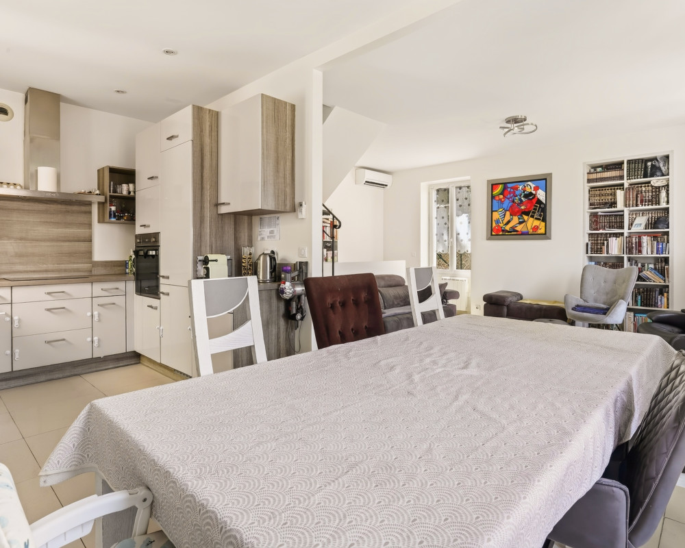 House  - 5 rooms  - 110.0 m² -  €760,000 - For sale 