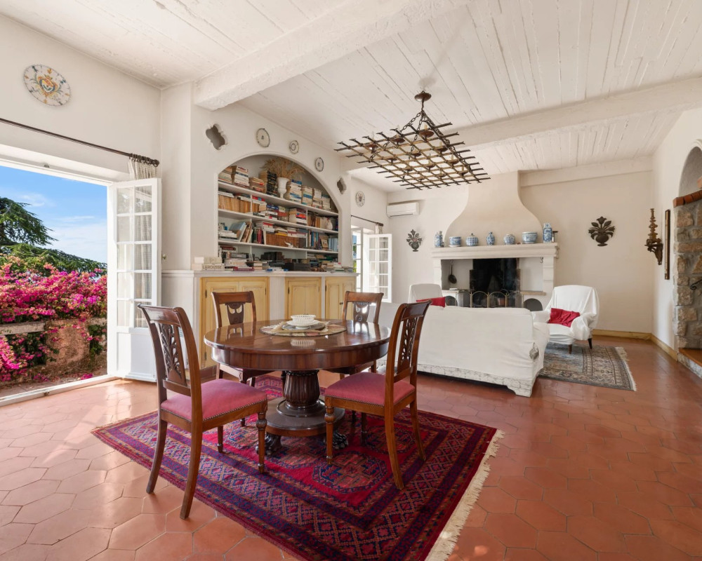 House  - 5 rooms  - 151.0 m² -  €1,430,000 - For sale