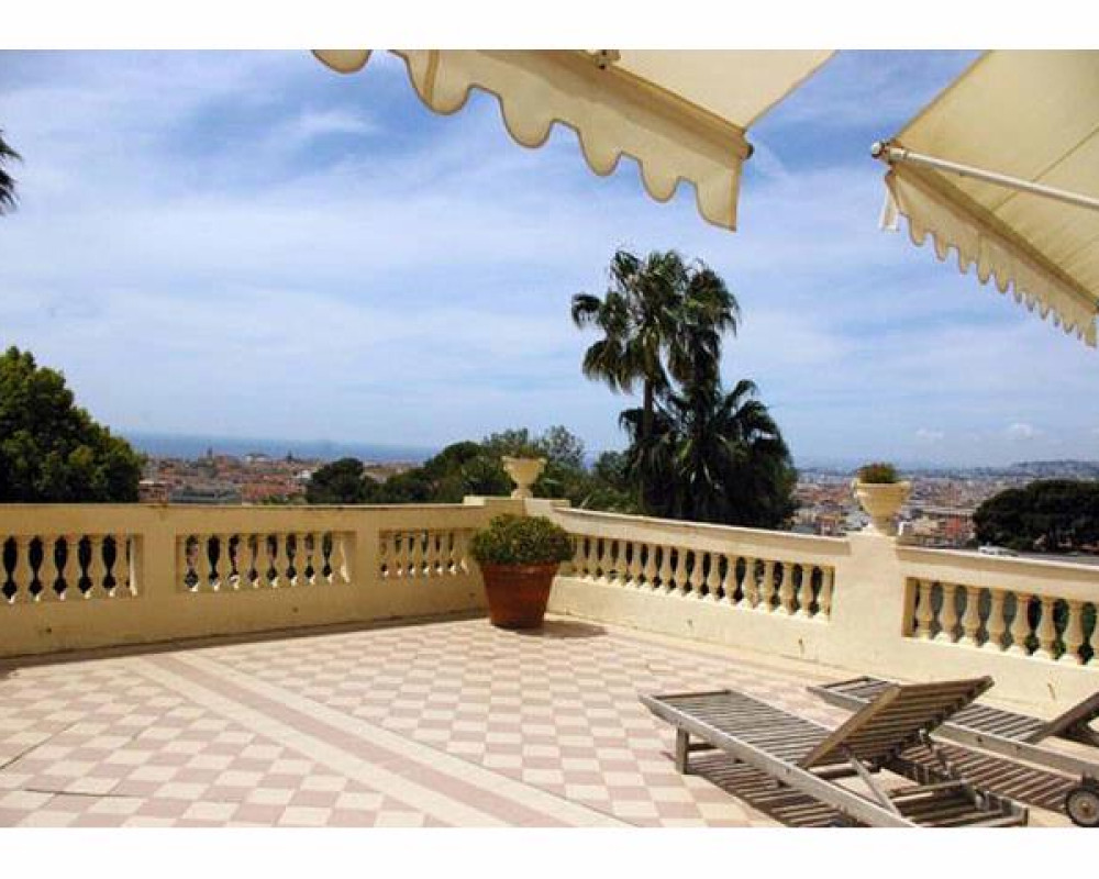 Apartment  - 4 rooms  - 141.0 mÂ² -  â¬990,000 - Sold 