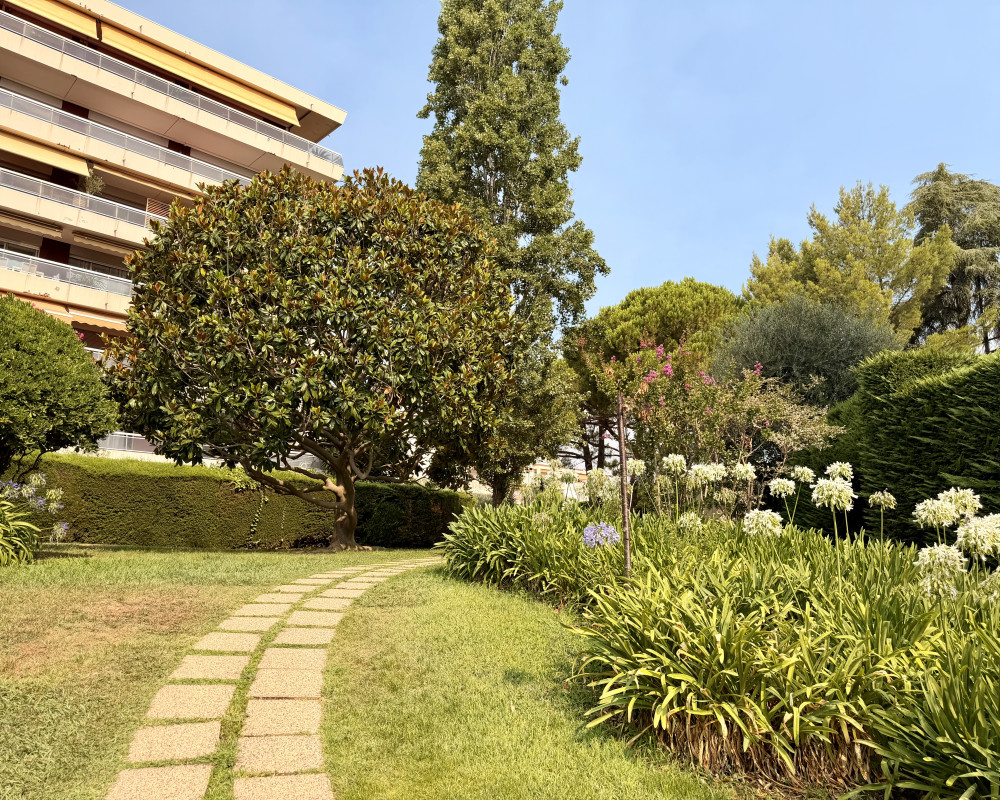 Apartment  - 4 rooms  - 125.0 m² -  €1,150,000 - For sale 