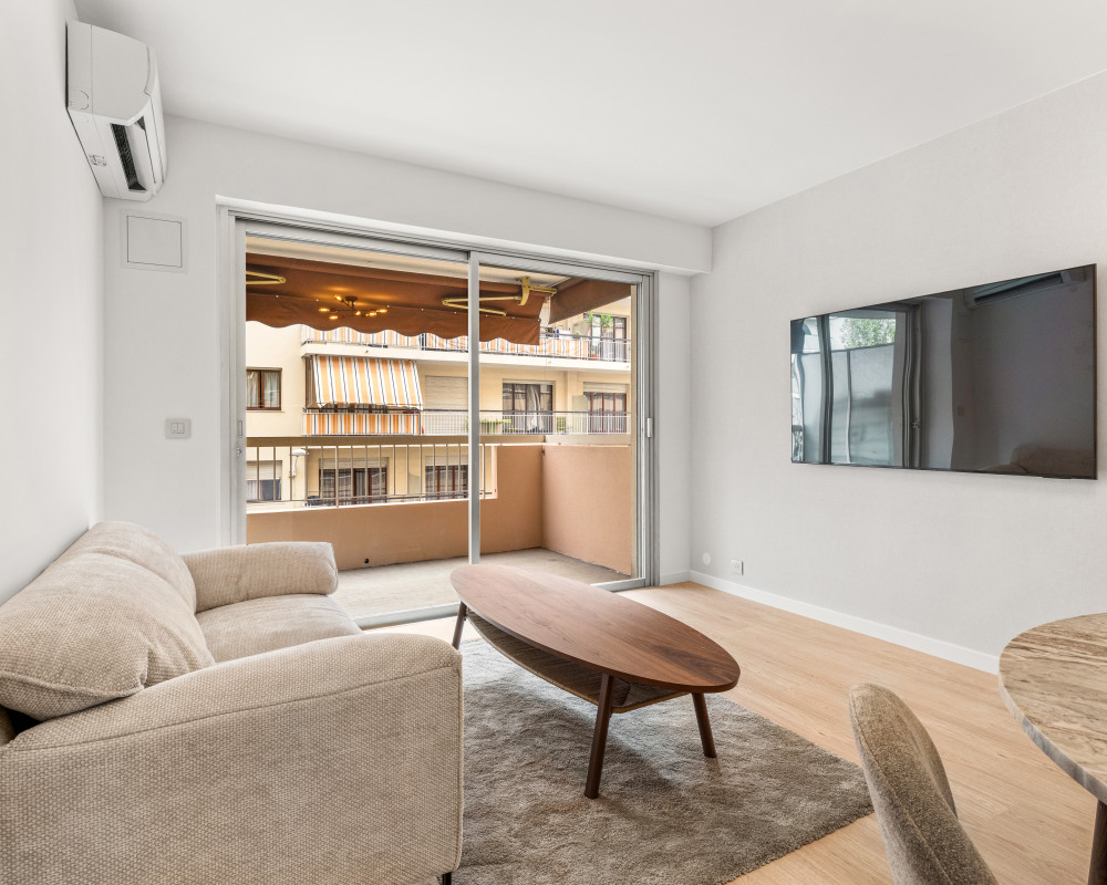 Nice – Le Port – Beautiful 60 sqm 2-bedroom apartment on an upper floor, fully renovated, with terraces
