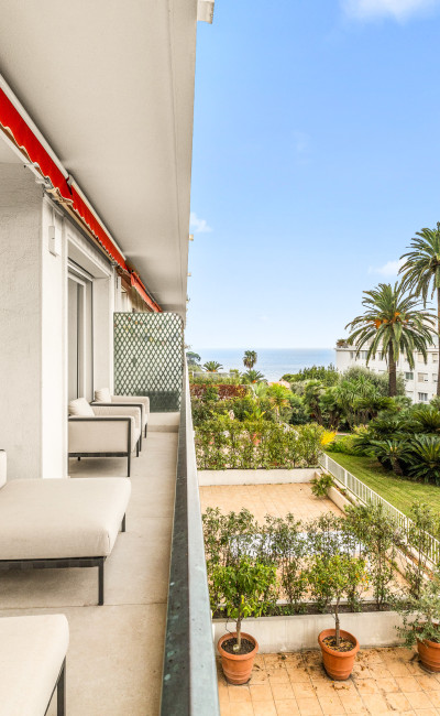 3 pièces de 88 m² entièrement rénové avec terrasse vue mer panoramique