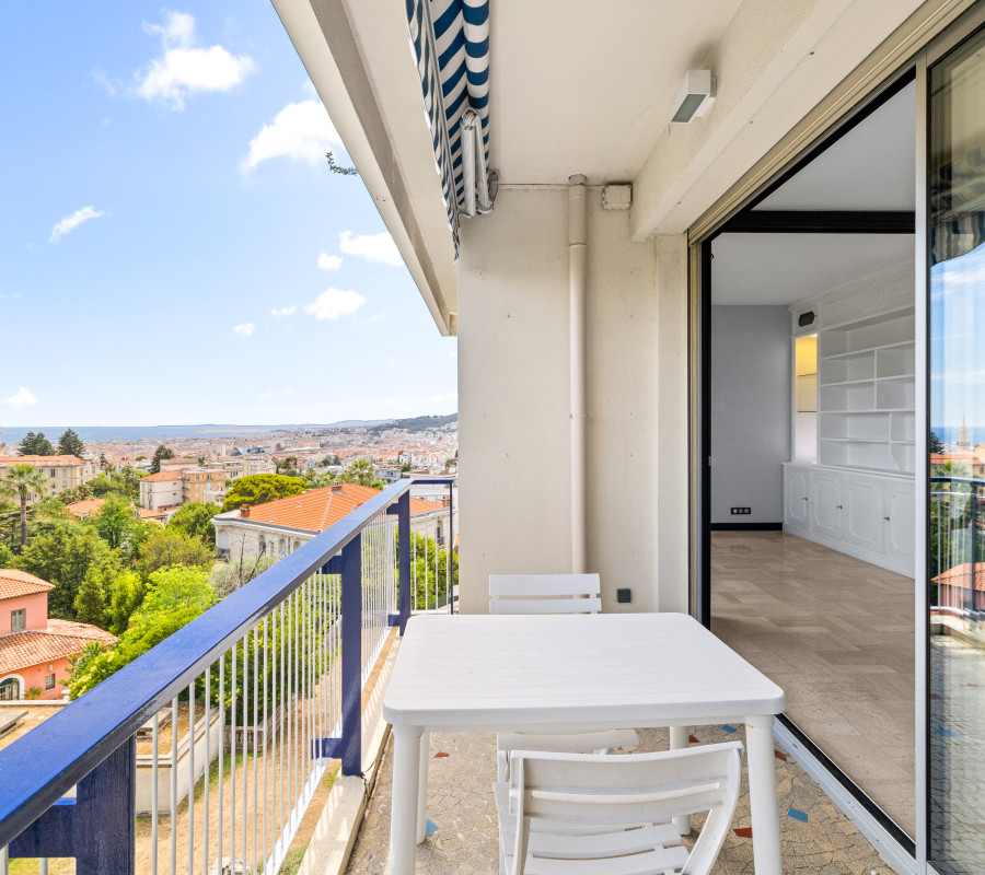 Apartment  - 2 rooms  - 72.45 m² -  €2,100/month CC - To rent 