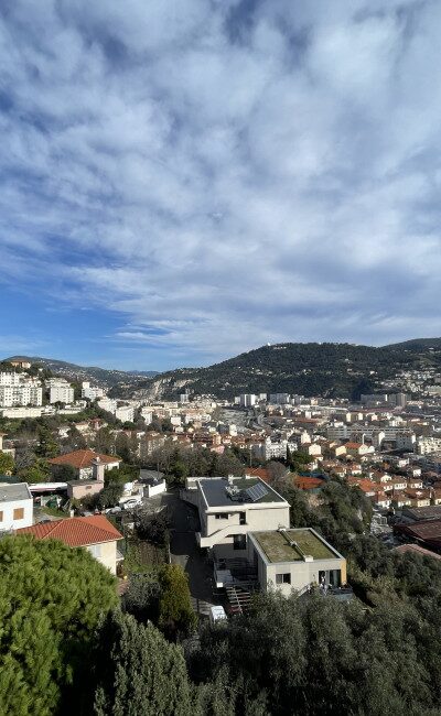 Attico con terrazza di 80 mq, jacuzzi e vista panoramica a Nizza Cimiez