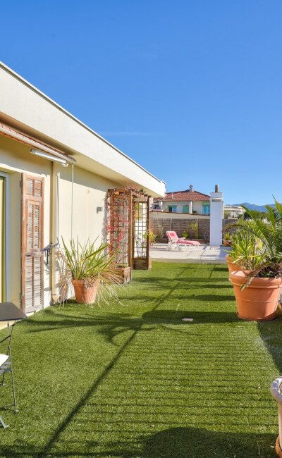 Appartamento a Nizza Cimiez con terrazza di 317 m² e vista aperta