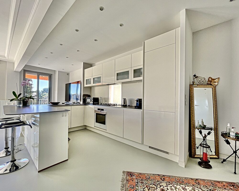 Grazioso appartamento con terrazza e garage in un condominio con parco         