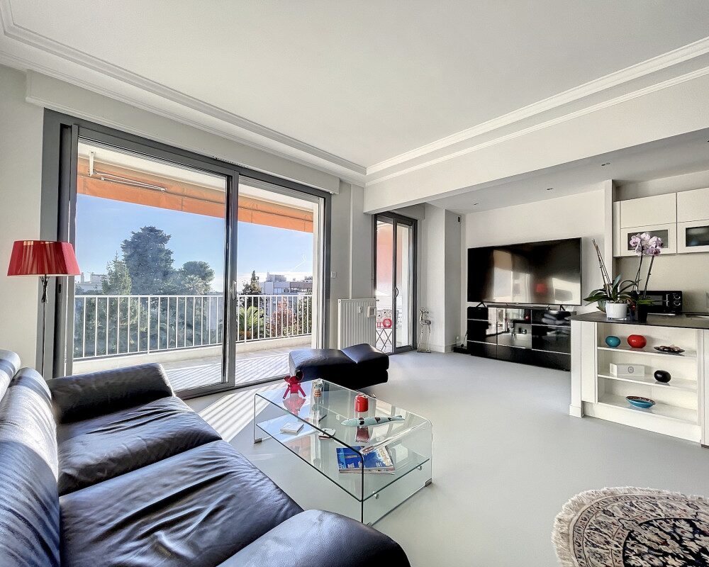 Grazioso appartamento con terrazza e garage in un condominio con parco         