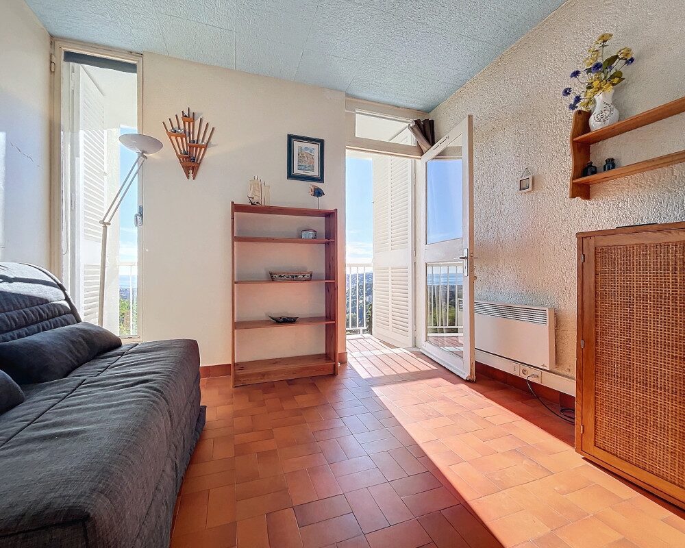 NICE RIMIEZ - Luminoso monolocale con vista panoramica in una proprietà privata