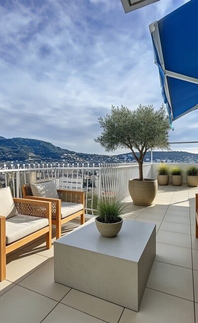 Appartamento di 4 locali all’ultimo piano con terrazza sul tetto a Nizza Cimiez, vista panoramica