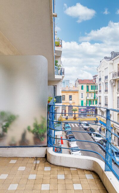 Soggiorno appartamento a Nizza Wilson con spazio esterno e balcone in vendita