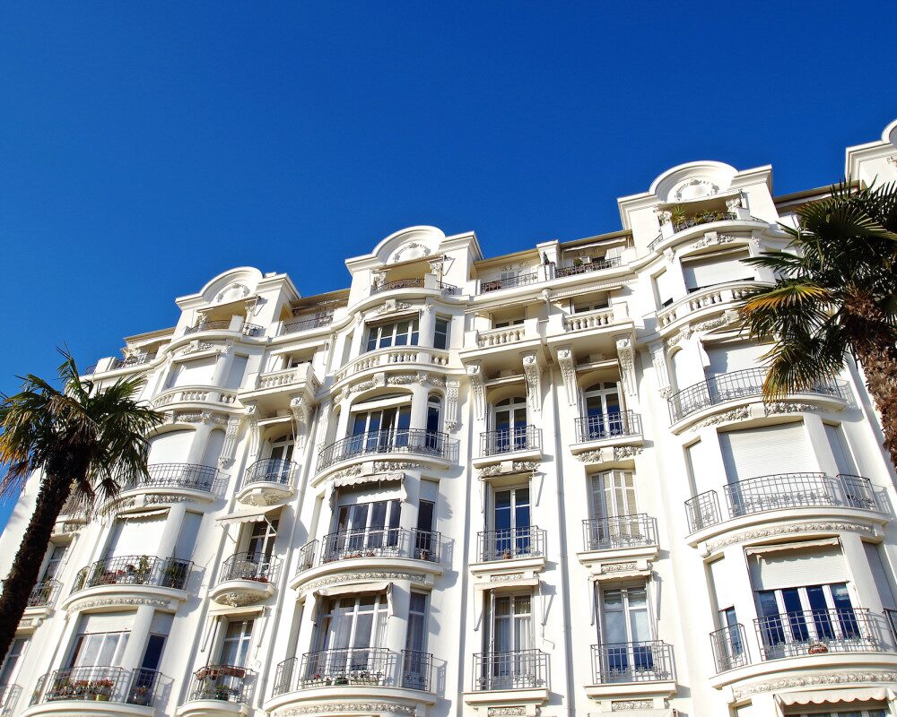 Coeur Cimiez - Bellissimo appartamento di 5 stanze di 140 m2 al piano alto con vista mare e parcheggio        