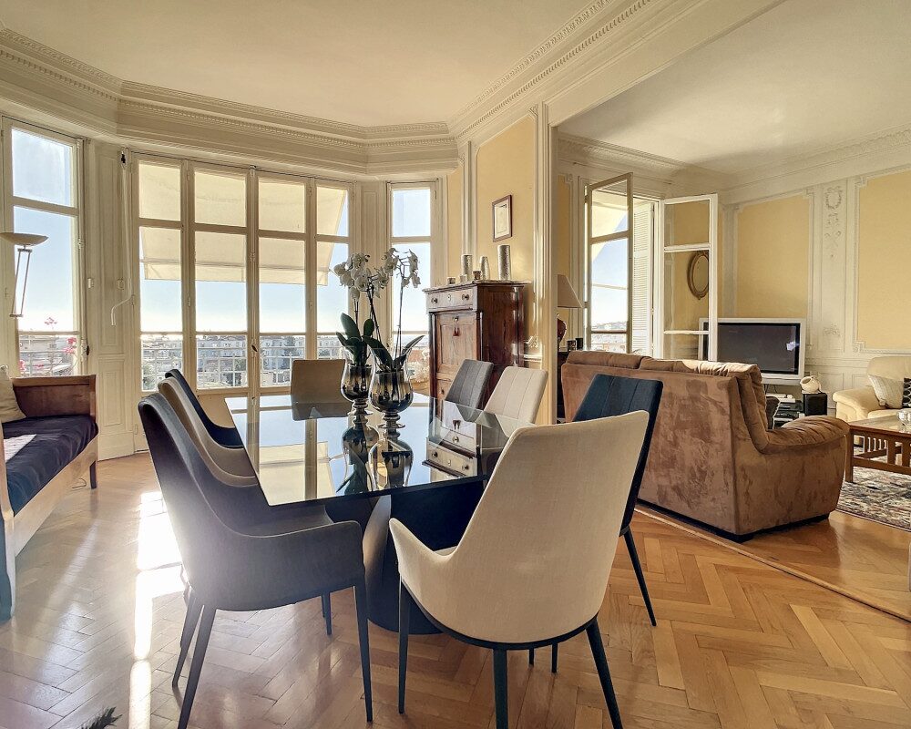 Coeur Cimiez - Bellissimo appartamento di 5 stanze di 140 m2 al piano alto con vista mare e parcheggio        