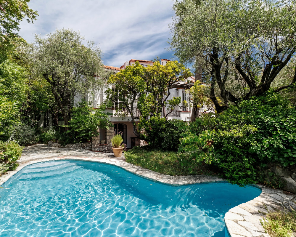 Casa  - 4 stanze  - 220.9 m² -  2.145.000 € - In vendita 
