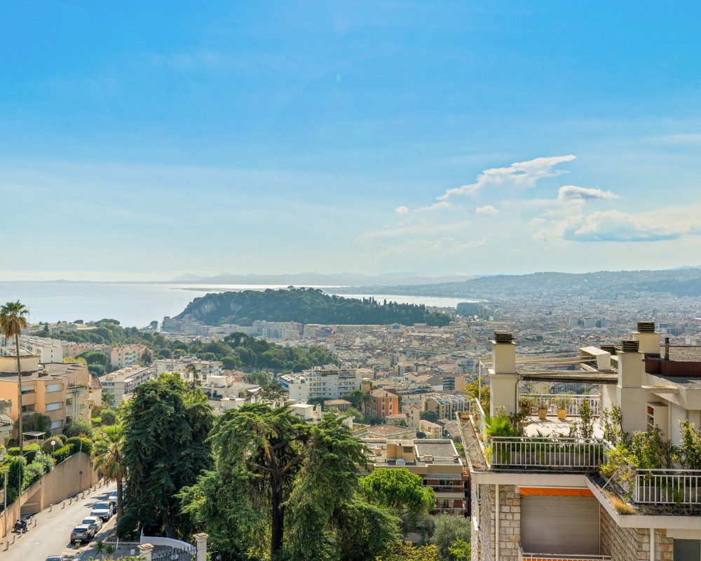Nizza â Mont Alban â Ampio appartamento di 3 locali di 89,05 mÂ², completamente ristrutturato, con terrazza, garage e vista mare