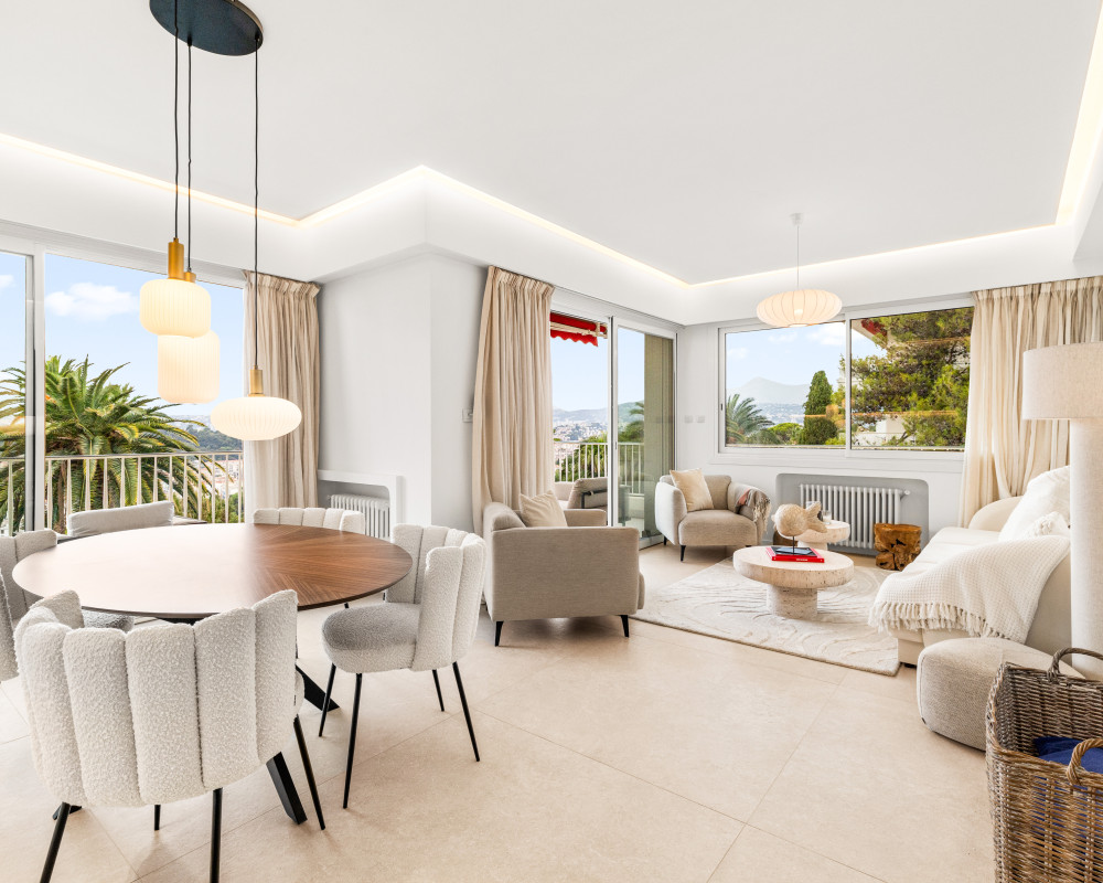 Nizza – Mont Boron – Ampio trilocale di 88 m² completamente ristrutturato, con terrazza e vista panoramica sulla Baia degli Angeli