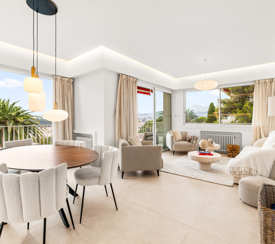 Nizza – Mont Boron – Ampio trilocale di 88 m² completamente ristrutturato, con terrazza e vista panoramica sulla Baia degli Angeli