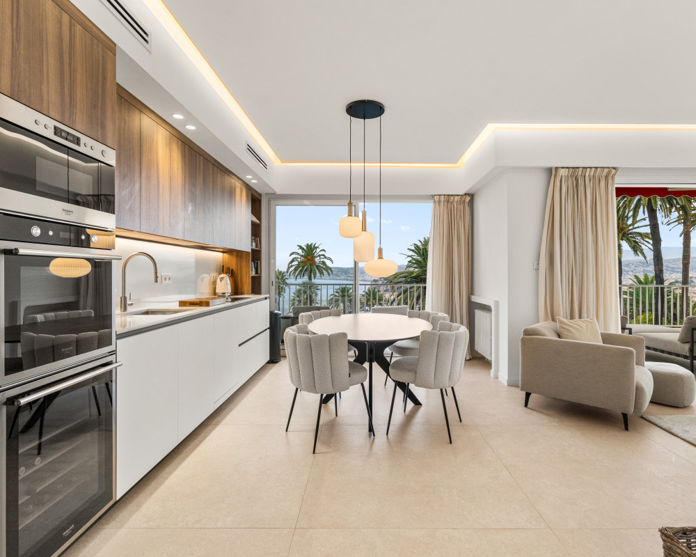 Nizza – Mont Boron – Ampio trilocale di 88 m² completamente ristrutturato, con terrazza e vista panoramica sulla Baia degli Angeli